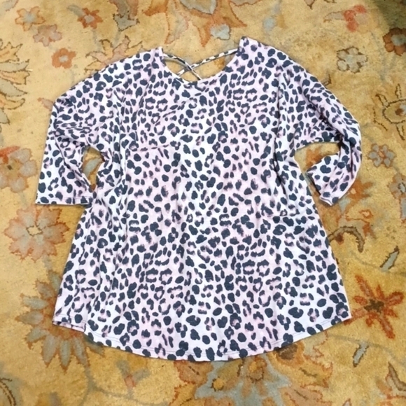 🙋Now n Forever leopard design cotton blend shirt. S XL Excellent condition - Picture 1 of 6